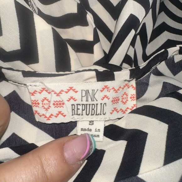 Pink Republic Chevron Print Design Black Ivory Mini Dress Pockets Sz Small EUC - Picture 13 of 13